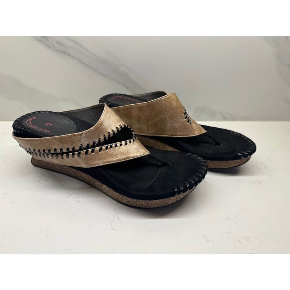 Modzori Tita Women's Size 10 Mid Wedge Reversible Gold/Pewter Thong Sandal - Picture 2 of 9